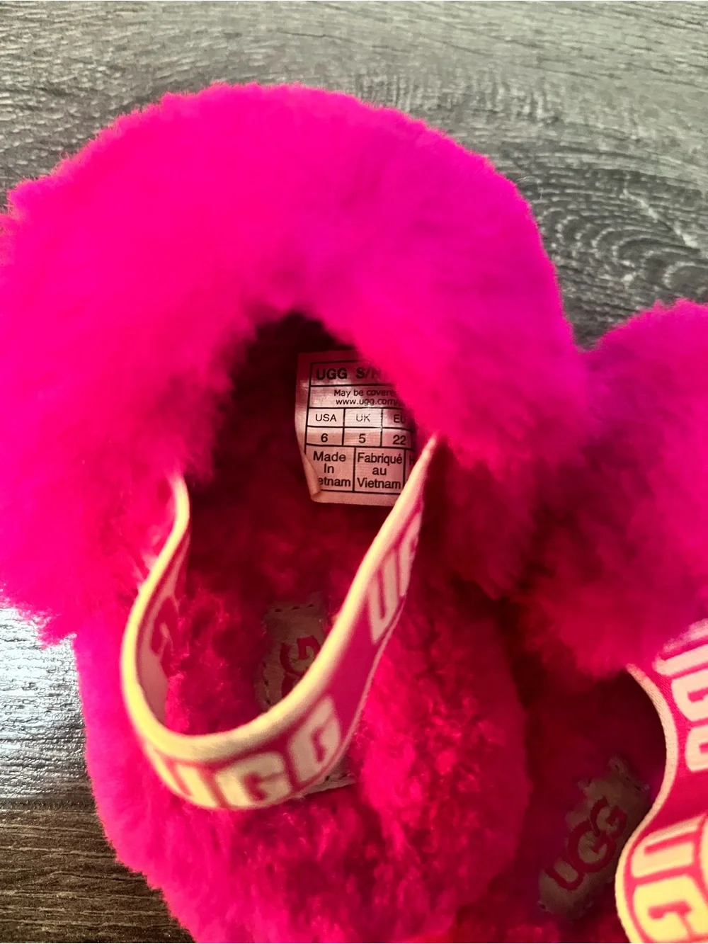 UGG hot pink